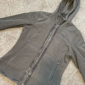 ✨GUC✨ The North Face • Fleece Jacket